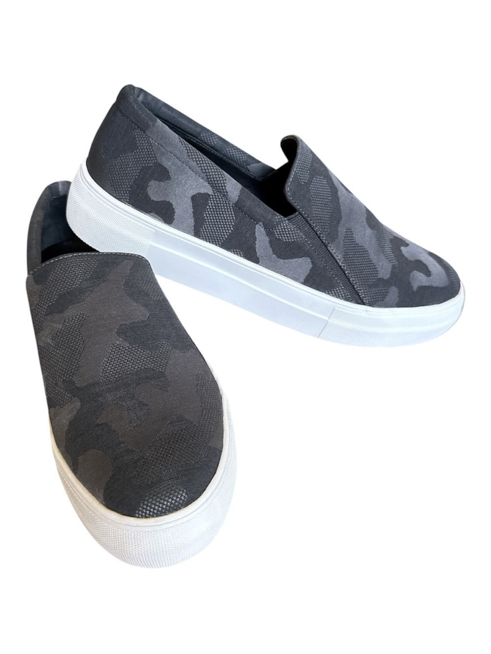 Women’s Vince Camuto Slip-On Camouflage Casual Sneaker - Black/Gray Size 8